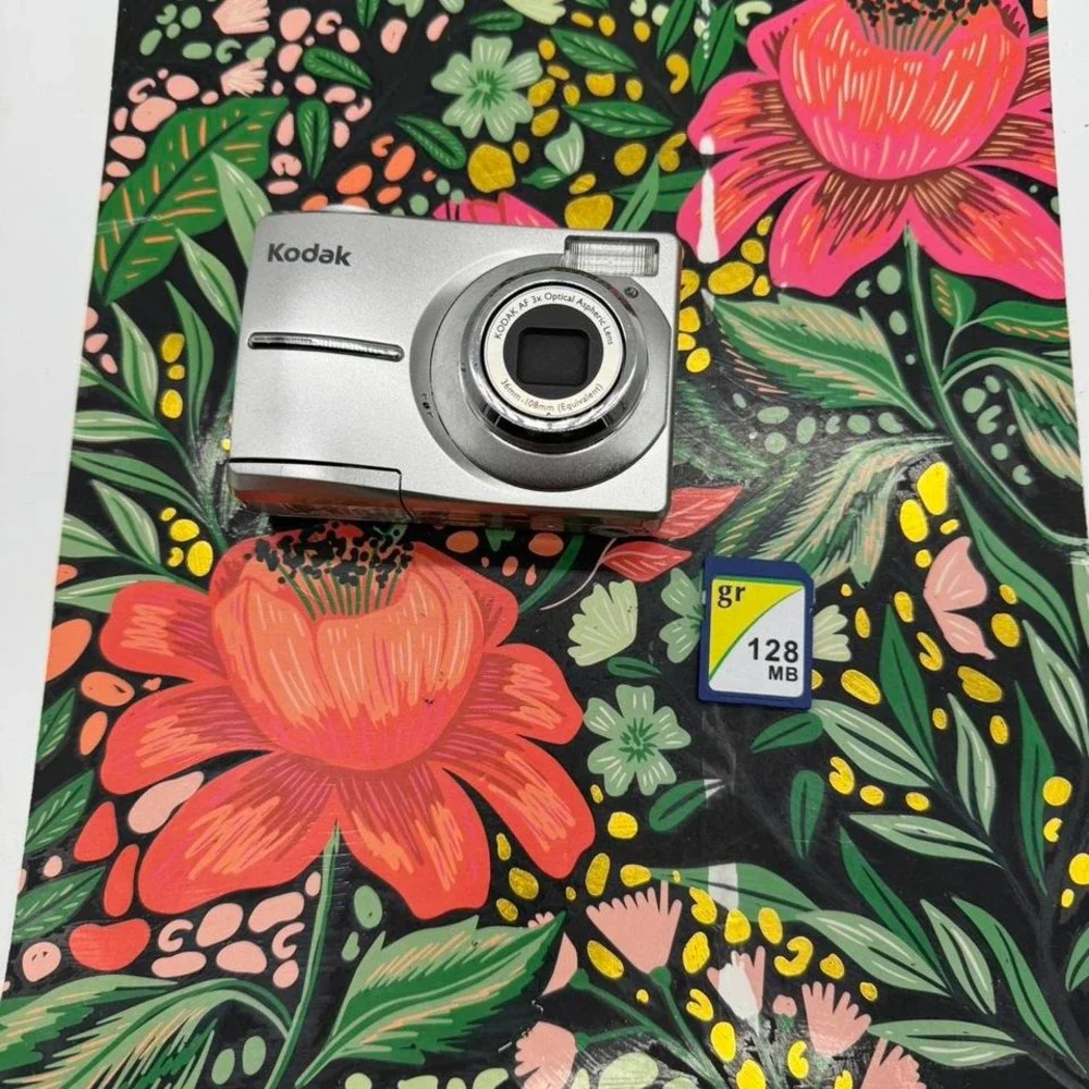 Kodak EasyShare C713 Silver Digital Camera 7.0MP 3x Optical Zoom with SD Card